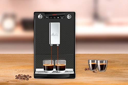Melitta Solo Kaffeevollautomat, kompakt, höhenverstellbarer Auslauf, abnehmbarer Wassertank, Pure Black
