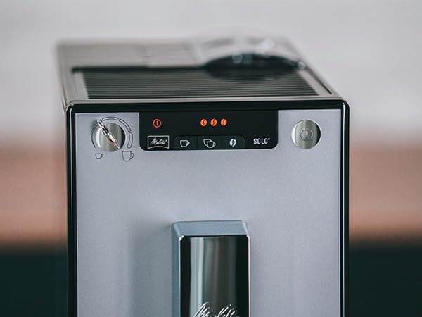 Melitta Solo Kaffeevollautomat, kompakt, höhenverstellbarer Auslauf, abnehmbarer Wassertank, Pure Black