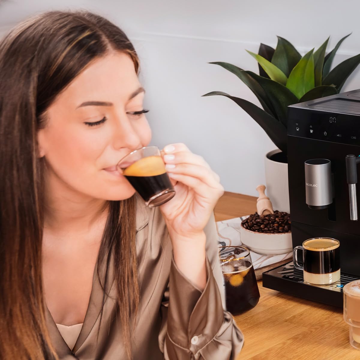 Cecotec Cremmaet Compact Kaffeevollautomat, 1350 W, 19 Bar, Thermoblock, 150 g Bohnenbehälter, 1,1 L Wassertank, automatische Reinigung