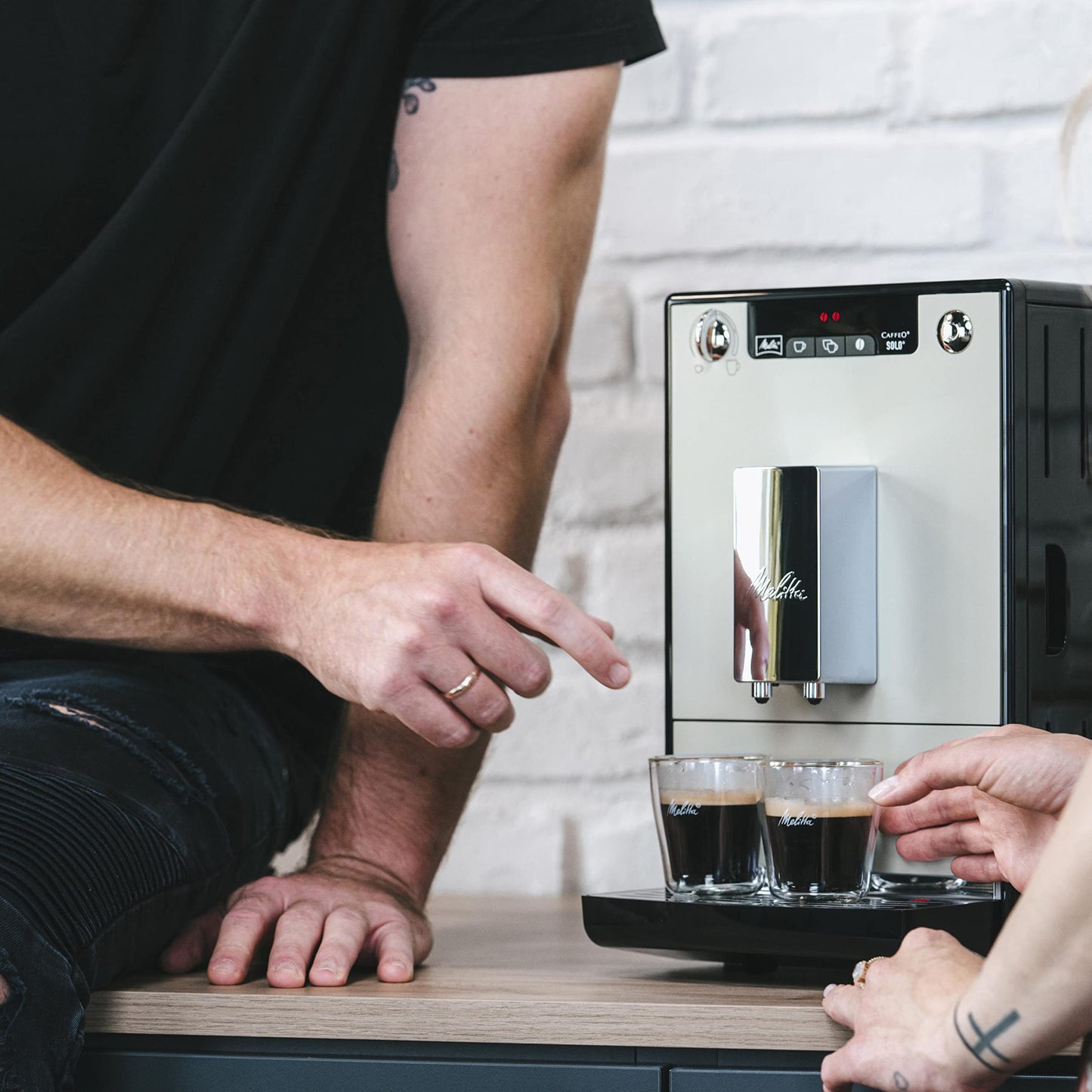 Melitta Solo Kaffeevollautomat, kompakt, höhenverstellbarer Auslauf, abnehmbarer Wassertank, Pure Black