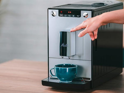 Melitta Solo Kaffeevollautomat, kompakt, höhenverstellbarer Auslauf, abnehmbarer Wassertank, Pure Black