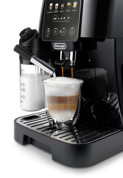De'Longhi Magnifica S ECAM 22.110.B Kaffeevollautomat, Milchaufschäumer, Direktwahltasten, 2-Tassen-Funktion, 1,8 L Wassertank, Schwarz/Silber